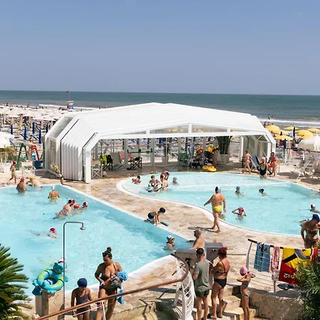 King - Azzurro Club ホテル