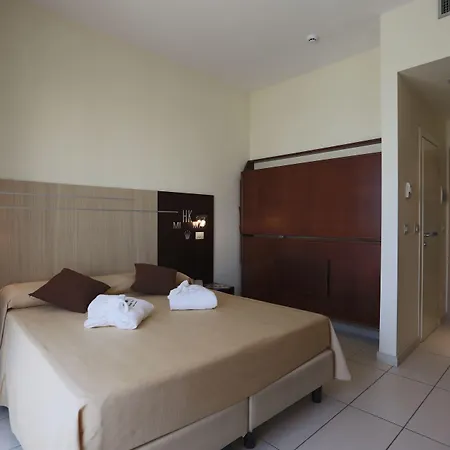 ホテル King - Azzurro Club 3*