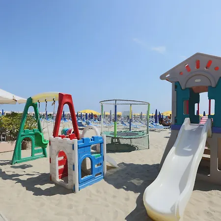 ホテル King - Azzurro Club 3*